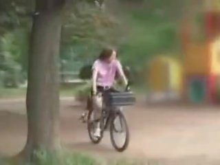 日本语 女士 masturbated 而 骑术 一 specially modified xxx 视频 bike!